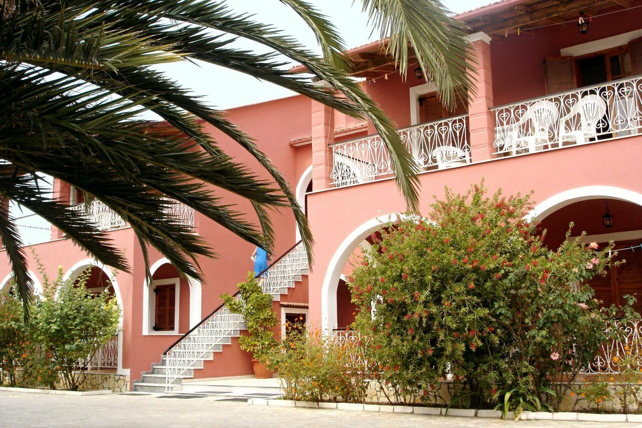 Niki Studios And Apartments By Hotelius Acharavi  Esterno foto